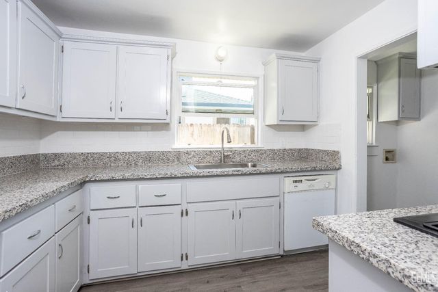 3325 Monterey Street, Bakersfield, CA 93306