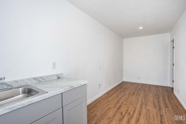 3325 Monterey Street, Bakersfield, CA 93306