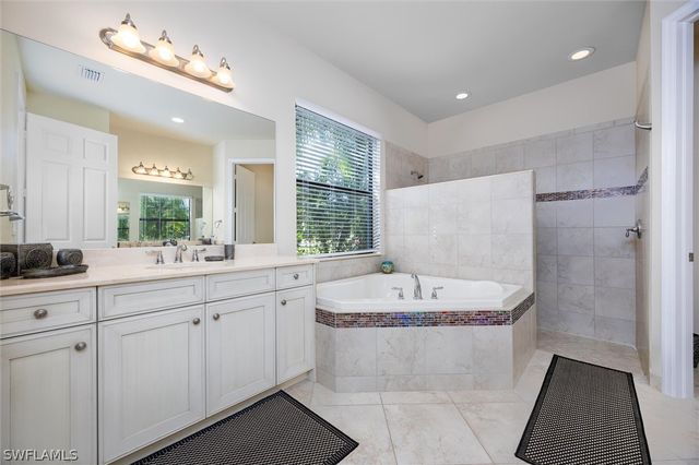 3296 Pacific DR, Naples, FL 34119