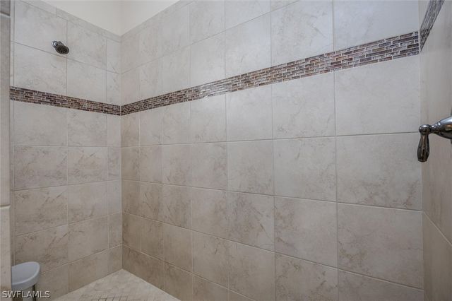 3296 Pacific DR, Naples, FL 34119