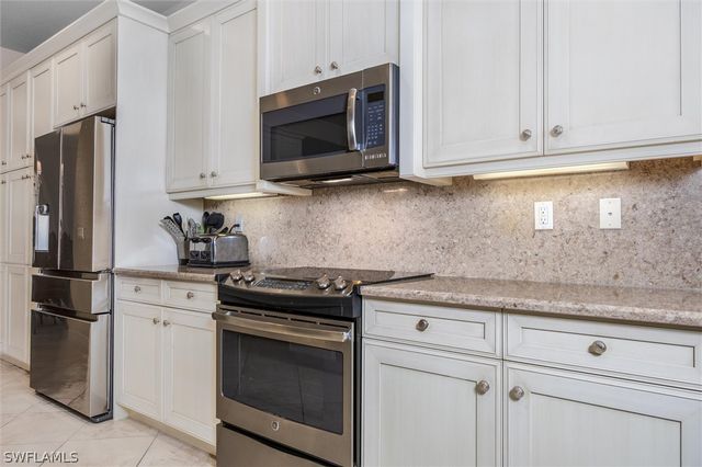 3296 Pacific DR, Naples, FL 34119