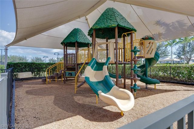 3296 Pacific DR, Naples, FL 34119