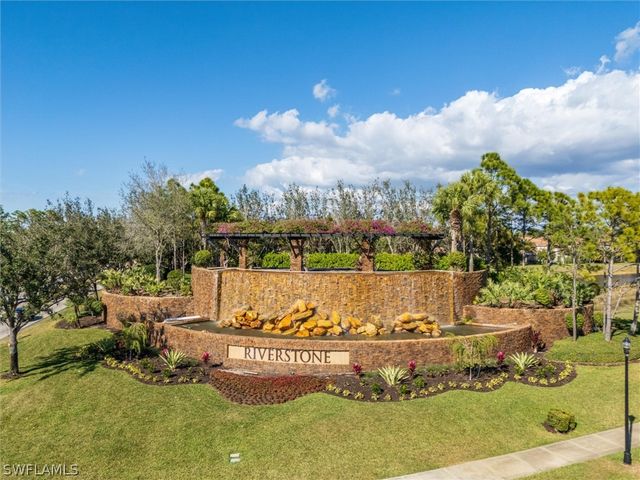 3296 Pacific DR, Naples, FL 34119