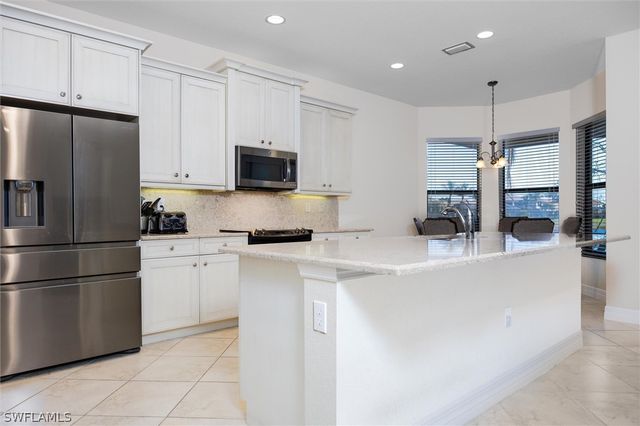 3296 Pacific DR, Naples, FL 34119