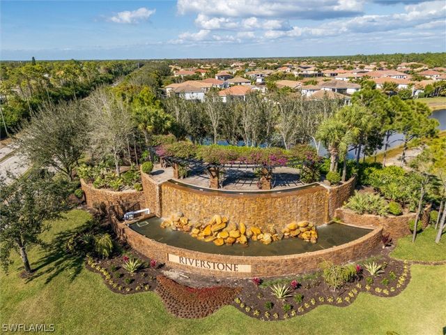 3296 Pacific DR, Naples, FL 34119