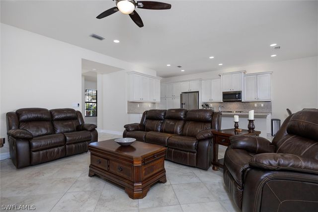 3296 Pacific DR, Naples, FL 34119