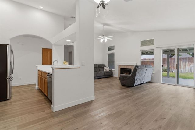 1009 Lambdin St, Manteca, CA 95336