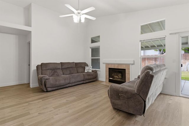 1009 Lambdin St, Manteca, CA 95336