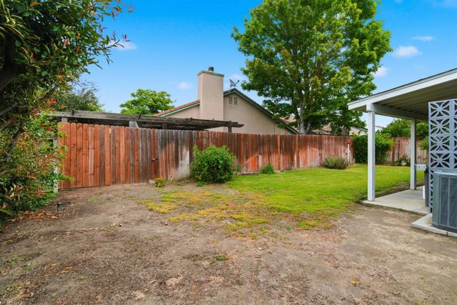1009 Lambdin St, Manteca, CA 95336