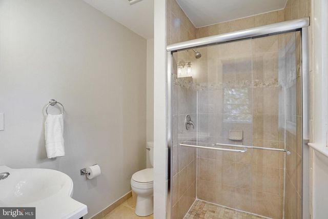 3300 PRINCE WILLIAM DR, Fairfax, VA 22031