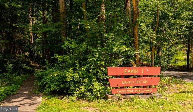 3300 PRINCE WILLIAM DR, Fairfax, VA 22031