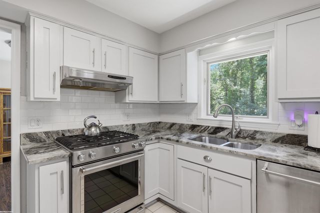 49861 Valley Drive, Shelby Twp, MI 48317