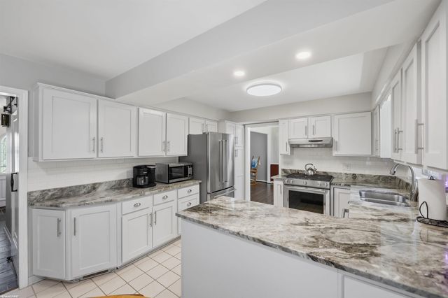 49861 Valley Drive, Shelby Twp, MI 48317