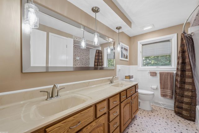 49861 Valley Drive, Shelby Twp, MI 48317