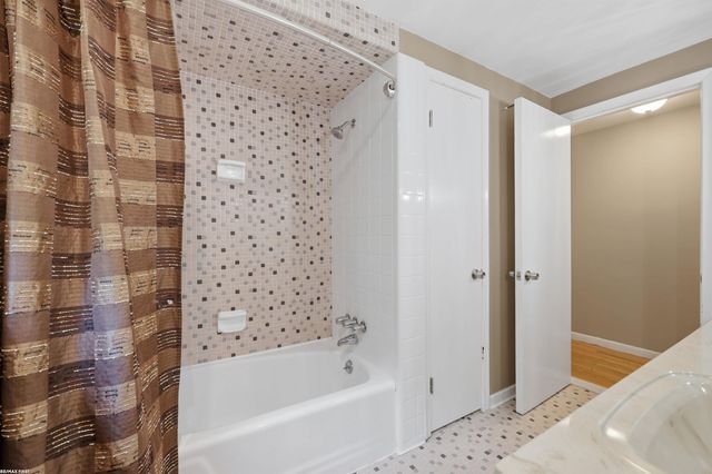 49861 Valley Drive, Shelby Twp, MI 48317