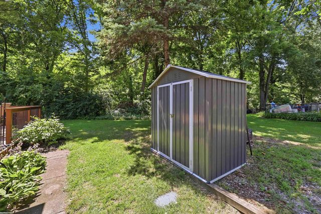 49861 Valley Drive, Shelby Twp, MI 48317