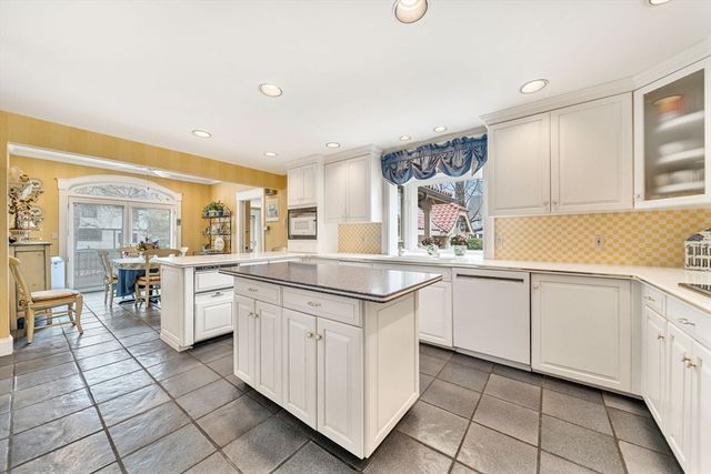 131 Fair Oaks Park, Needham, MA 02492