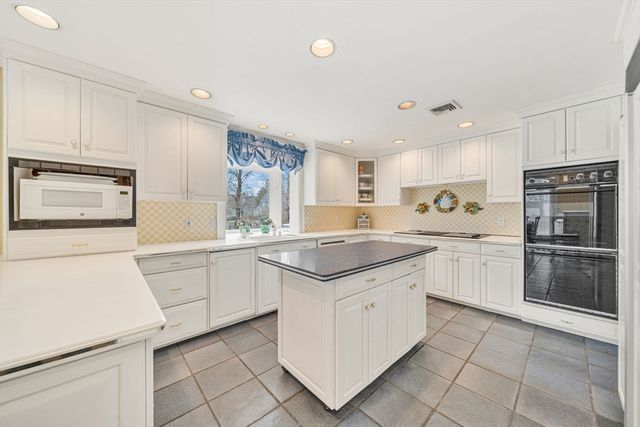 131 Fair Oaks Park, Needham, MA 02492