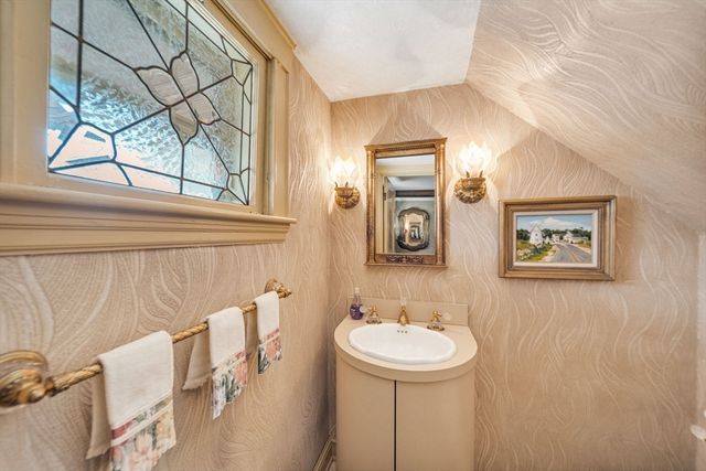 131 Fair Oaks Park, Needham, MA 02492