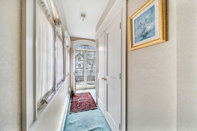 131 Fair Oaks Park, Needham, MA 02492