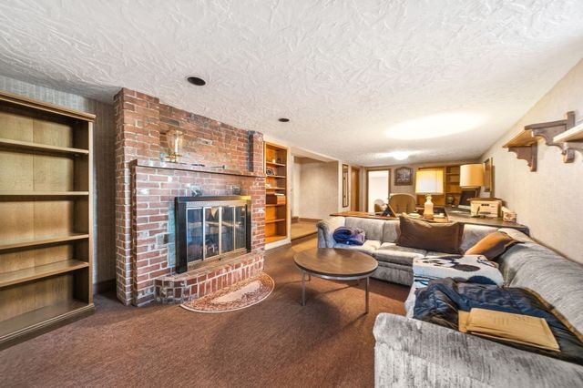 131 Fair Oaks Park, Needham, MA 02492