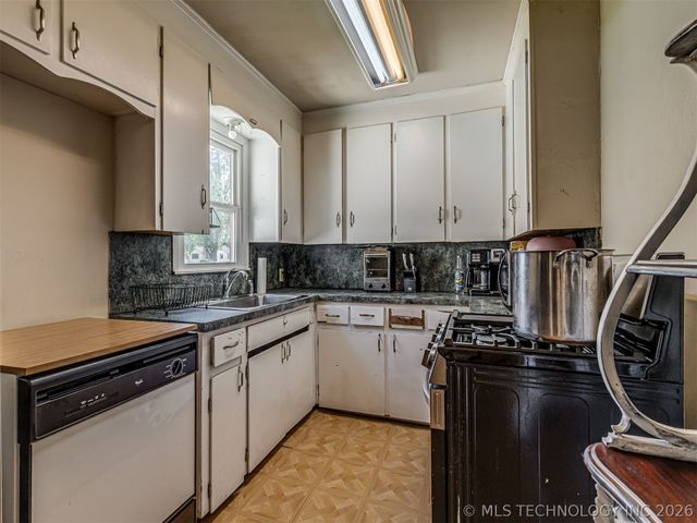 403 W 45th Street, Sand Springs, OK 74063