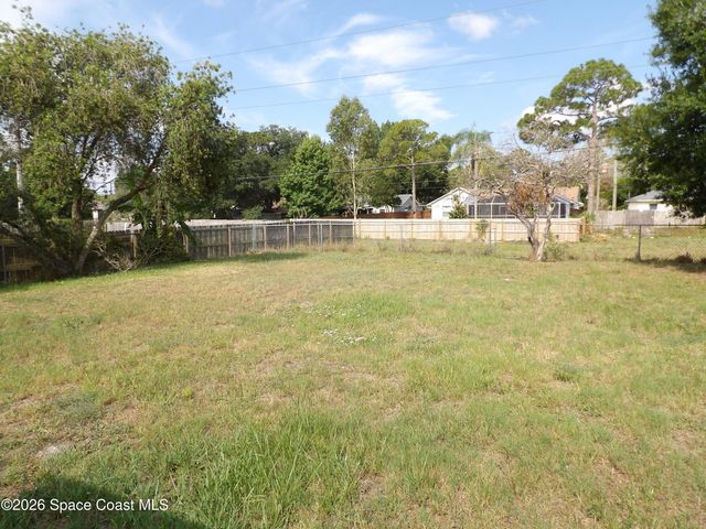 998 Camden Avenue NW, Palm Bay, FL 32907