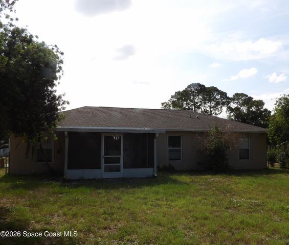 998 Camden Avenue NW, Palm Bay, FL 32907