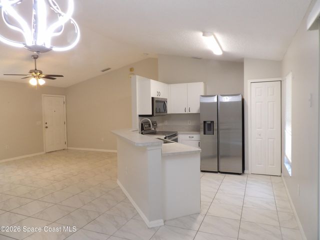 998 Camden Avenue NW, Palm Bay, FL 32907