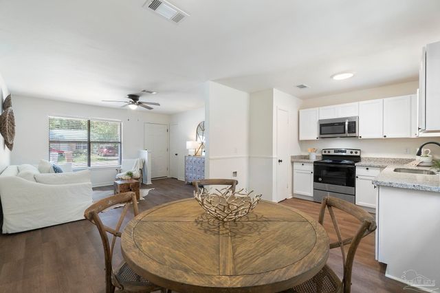 6549 Sinclair St, Milton, FL 32570