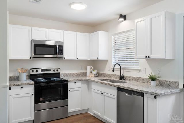 6549 Sinclair St, Milton, FL 32570