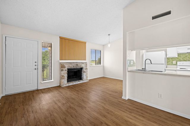 9079 Jollyville RD 203, Austin, TX 78759