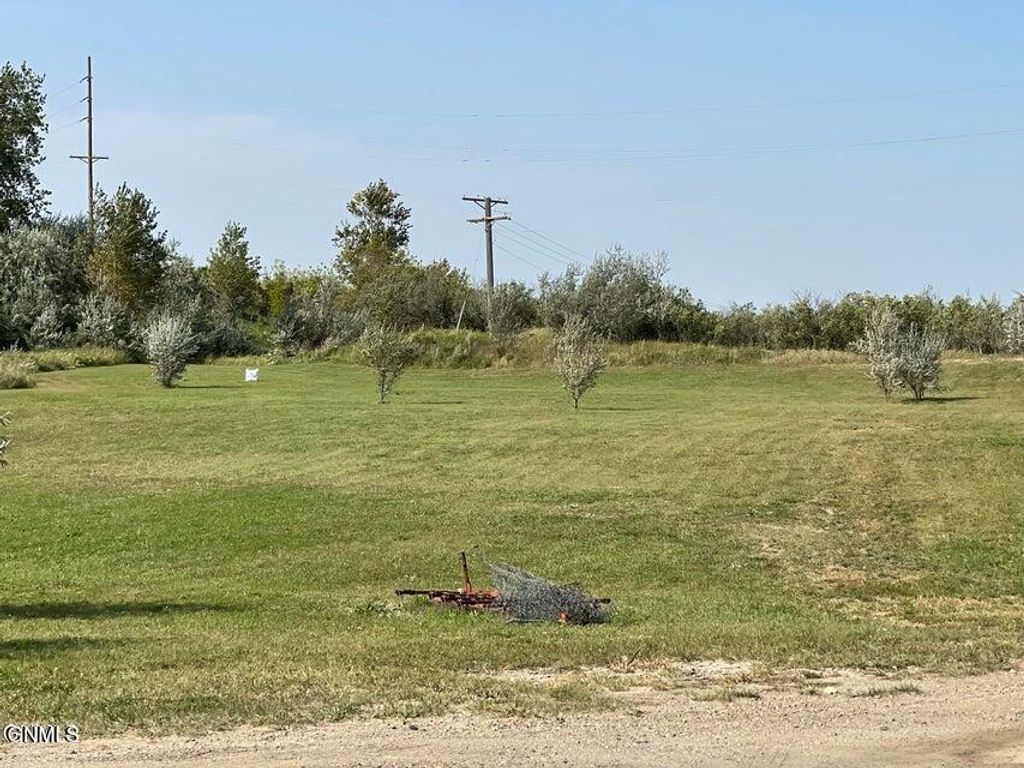 1203 9th Avenue NW, Jamestown, ND 58401