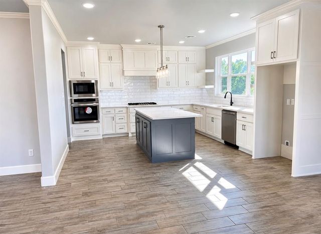 17733 Walnut Creek Road, Edmond, OK 73012