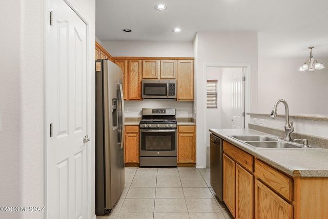 7084 S Camino Derecho, Tucson, AZ 85746