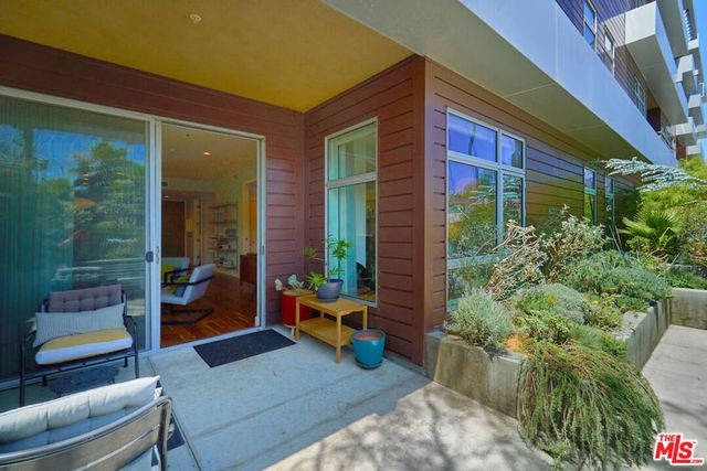 6001 CARLTON Way 101, Hollywood, CA 90028