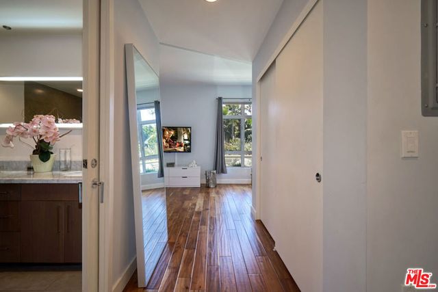 6001 CARLTON Way 101, Hollywood, CA 90028