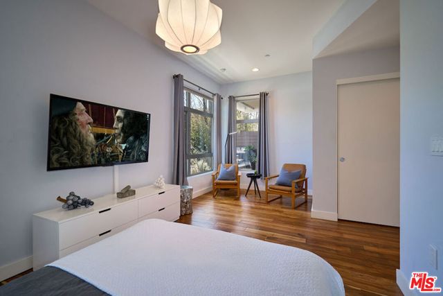 6001 CARLTON Way 101, Hollywood, CA 90028