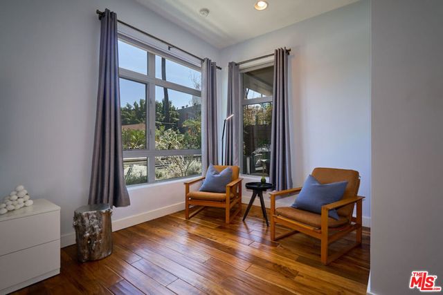 6001 CARLTON Way 101, Hollywood, CA 90028