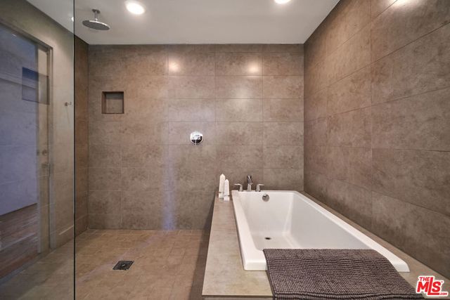 6001 CARLTON Way 101, Hollywood, CA 90028