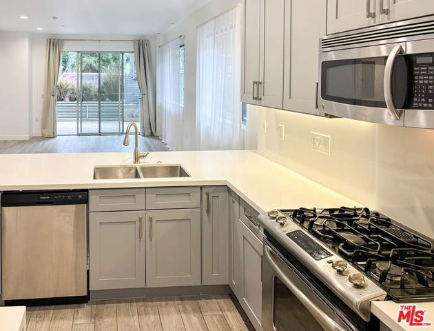 6001 CARLTON Way 101, Hollywood, CA 90028