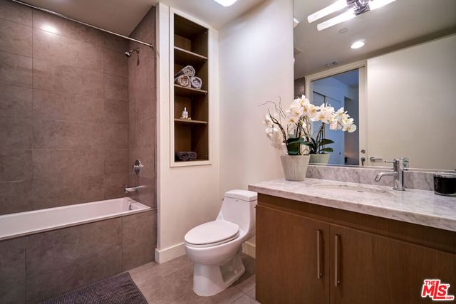 6001 CARLTON Way 101, Hollywood, CA 90028