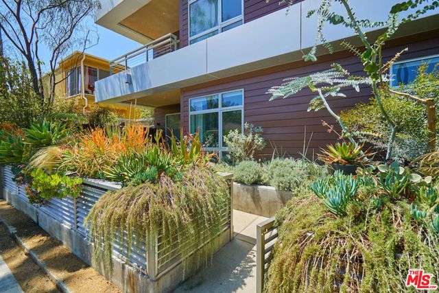 6001 CARLTON Way 101, Hollywood, CA 90028