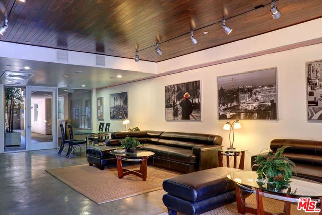 6001 CARLTON Way 101, Hollywood, CA 90028