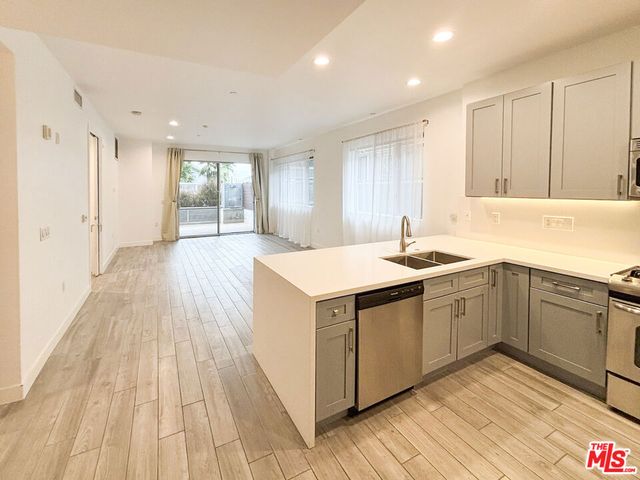 6001 CARLTON Way 101, Hollywood, CA 90028