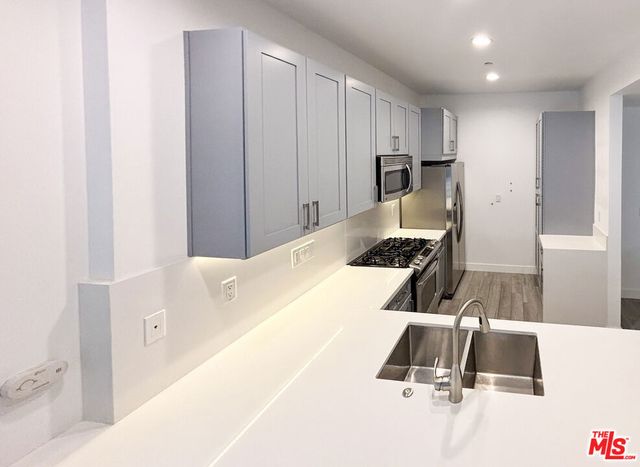 6001 CARLTON Way 101, Hollywood, CA 90028