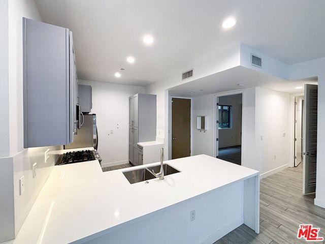 6001 CARLTON Way 101, Hollywood, CA 90028