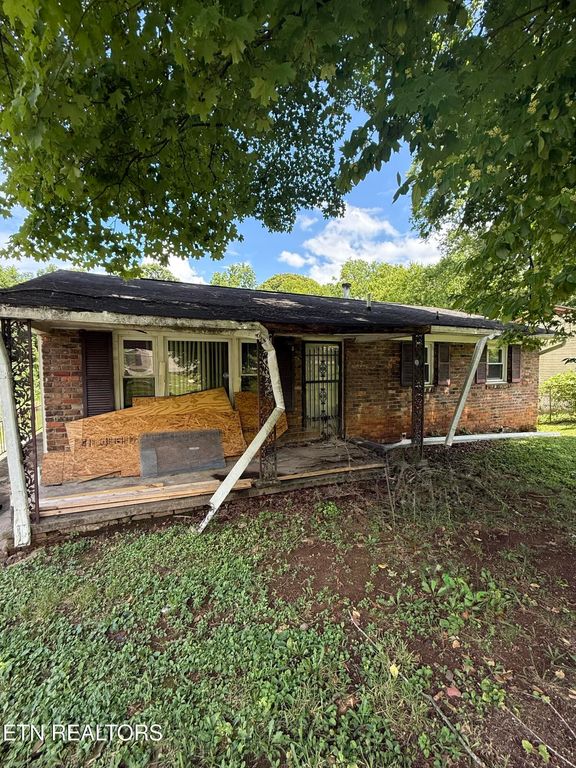 906 Graves St, Knoxville, TN 37915