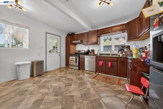 1708 Auseon Ave, Oakland, CA 94621