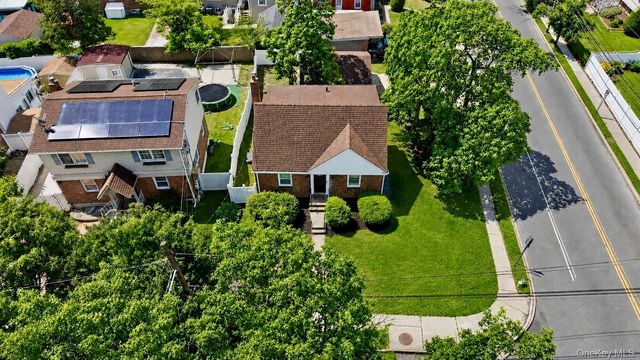 646 Macon Place, Uniondale, NY 11553